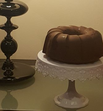 Receta de Bundt Cake de naranja con crujiente de chocolate