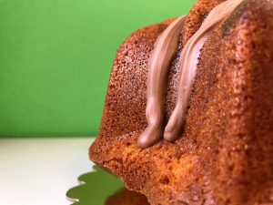 Receta de Bundt Cake de chocolatinas Twix