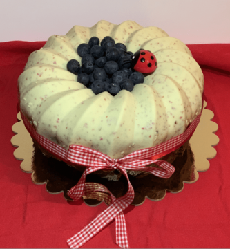 Receta de Bundt Cake marmolado con cobertura de chocolate blanco